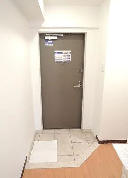 玄関　写真は同タイプ住居です。