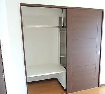 収納　写真は同タイプ住居です。