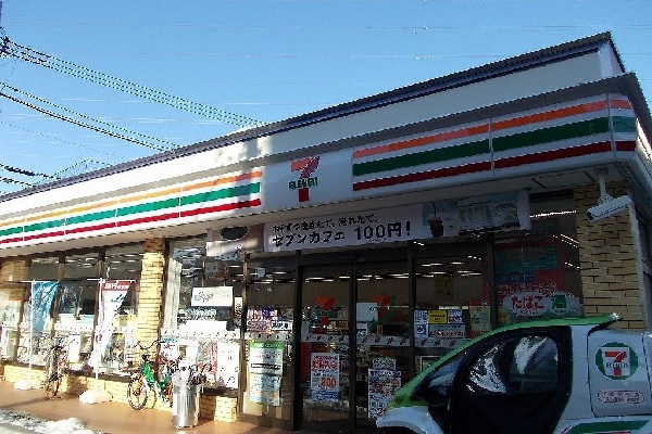 コンビニ　セブンイレブン（コンビニ）まで300m