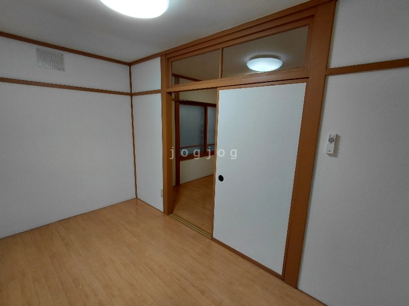 洗面設備　壁が多く使いやすいお部屋です