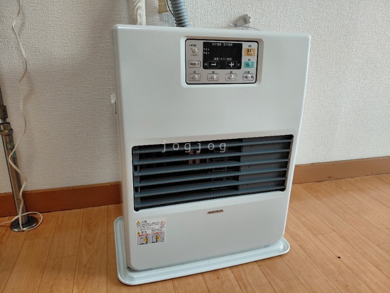 その他設備　冬はあったか石油ストーブです。