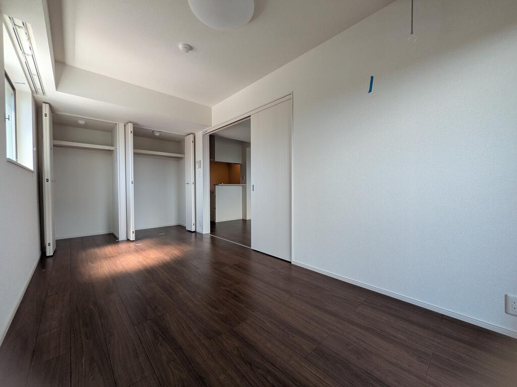その他部屋・スペース　二面採光で明るい洋室です！
