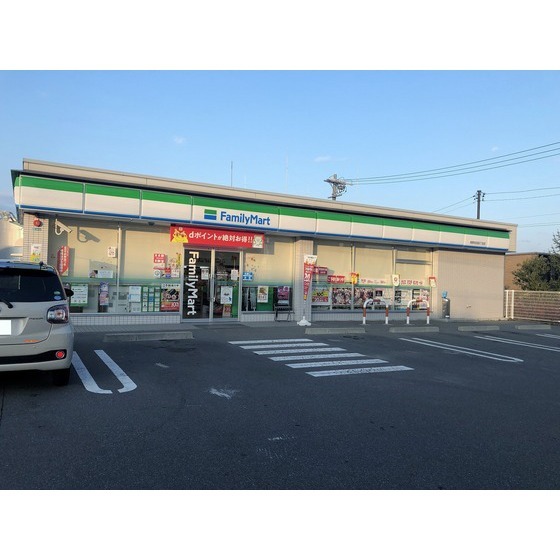 コンビニ　ファミリーマート長野吉田四丁目店（コンビニ）まで447m