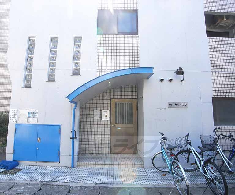 エントランス　エントランスは屋根付です。