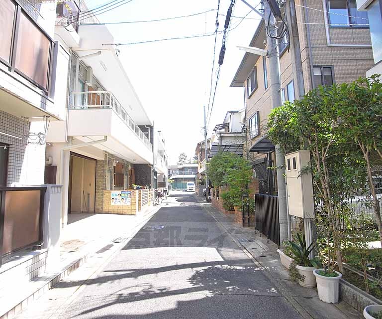 その他　周辺は住宅街です。
