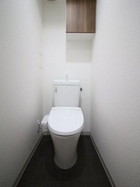 トイレ　※写真は別の階のお部屋です