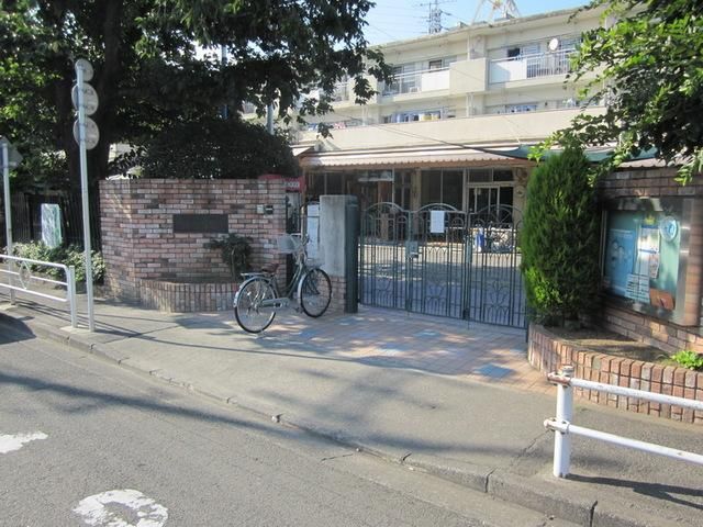 幼稚園・保育園　小百合保育園（幼稚園・保育園）まで553m