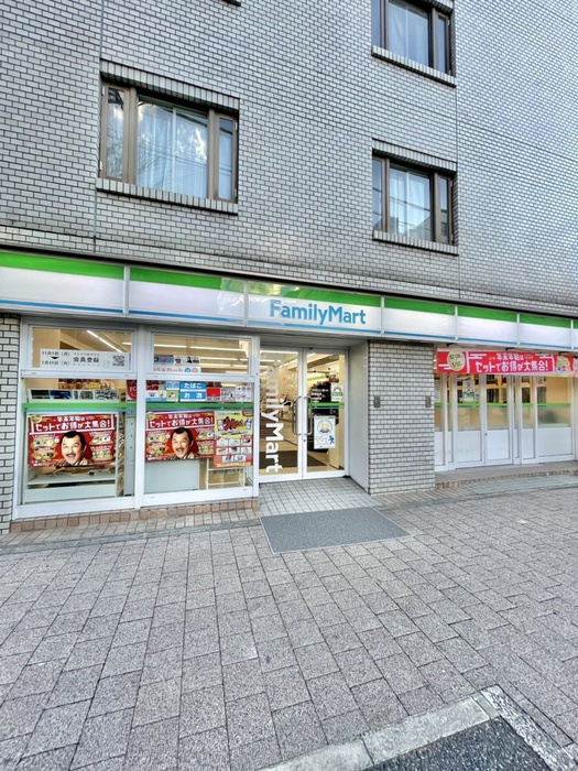 コンビニ　ファミリーマート 西池袋店（コンビニ）まで220m