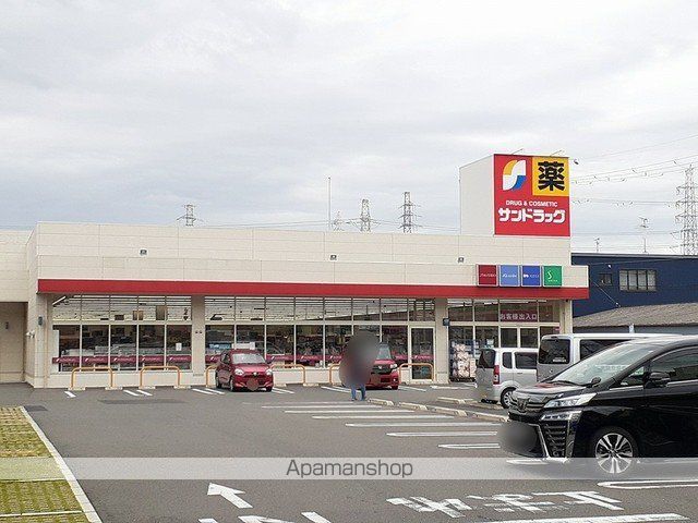 ドラックストア　サンドラッグ様（ドラッグストア）まで495m