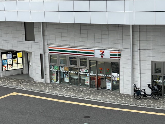 コンビニ　セブンイレブン千葉駅西口店（コンビニ）まで76m