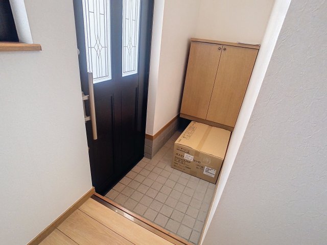 玄関　掲載写真は空室の別部屋を掲載しております。実際のお部屋と仕様