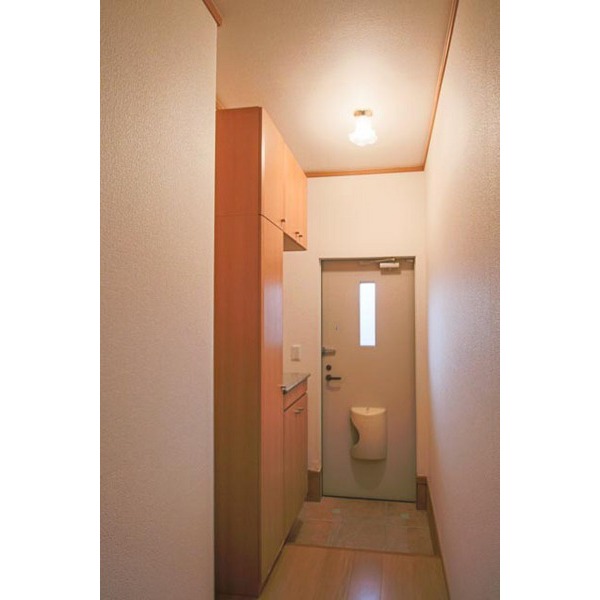 玄関　同じ階のお部屋です。