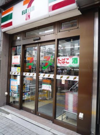 コンビニ　セブンイレブン新宿5丁目靖国通り店（コンビニ）まで39m