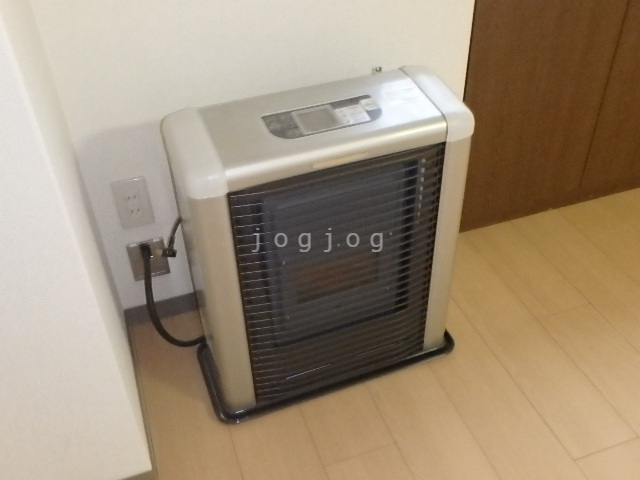 その他設備　冬はあったか石油ストーブです。