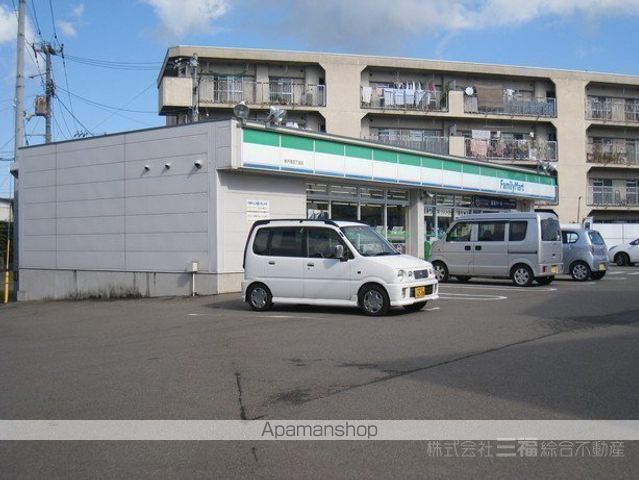 コンビニ　ファミリーマート（コンビニ）まで297m