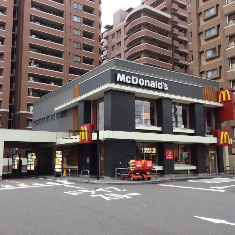 飲食店　マクドナルド薬院店（飲食店）まで667m