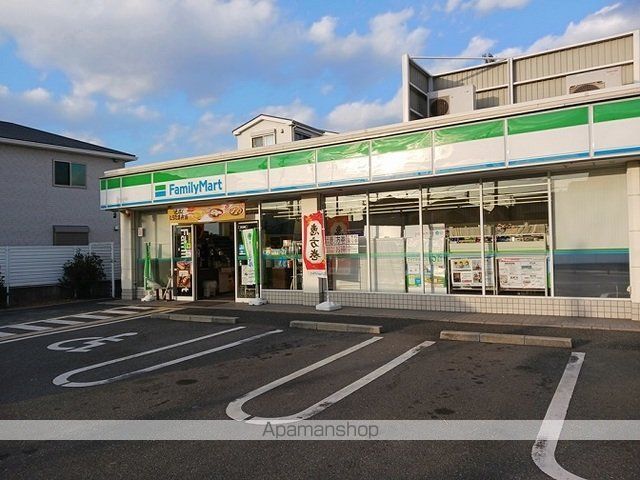 コンビニ　ファミリーマート様（コンビニ）まで450m