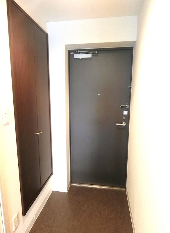 玄関　※別号室の写真になります。