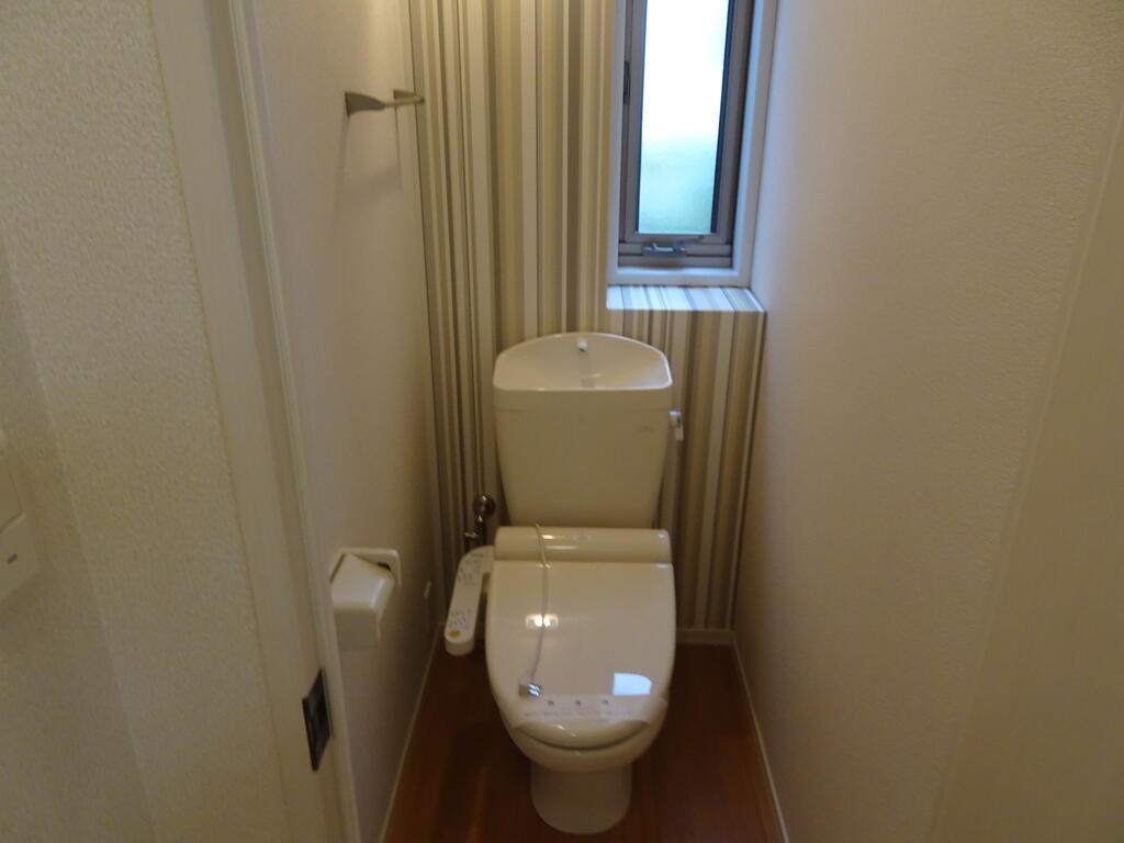 伊豆急行 川奈駅 徒歩7分 2階建 築13年のトイレ写真
