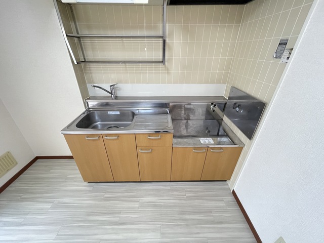 キッチン　別部屋参考写真です