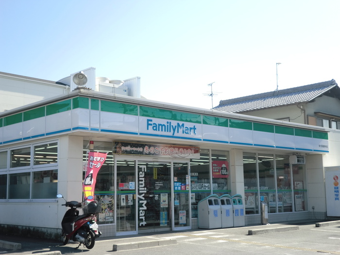 コンビニ　ファミリーマート（コンビニ）まで280m