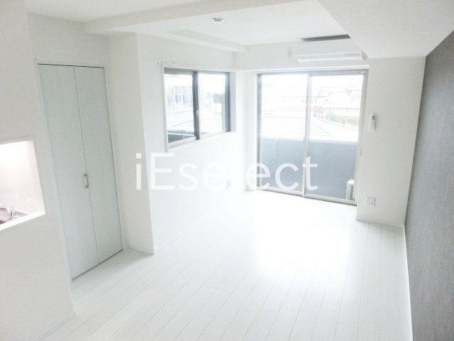 居室・リビング　2面採光で明るいお部屋です