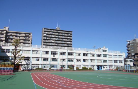 小学校　北区立第四岩淵小学校（小学校）まで918m
