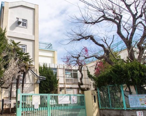 小学校　杉並区立西田小学校（小学校）まで982m