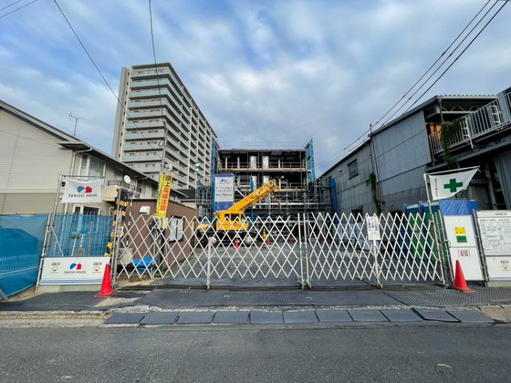 玄関　※現在建築中です。現況優先。