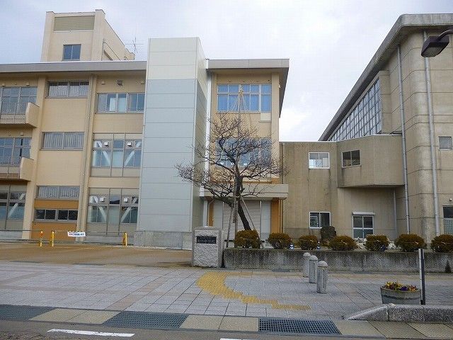 中学校　出町中学校（中学校）まで1100m