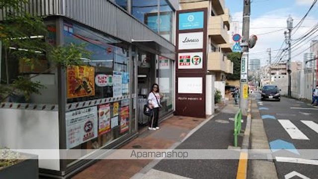 コンビニ　セブン－イレブン港区青山３丁目店（コンビニ）まで384m
