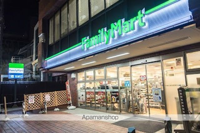 コンビニ　ファミリーマート 南青山三丁目店（コンビニ）まで600m