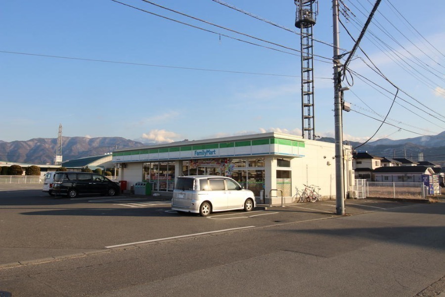 コンビニ　ファミリーマート田富東花輪店（コンビニ）まで456m
