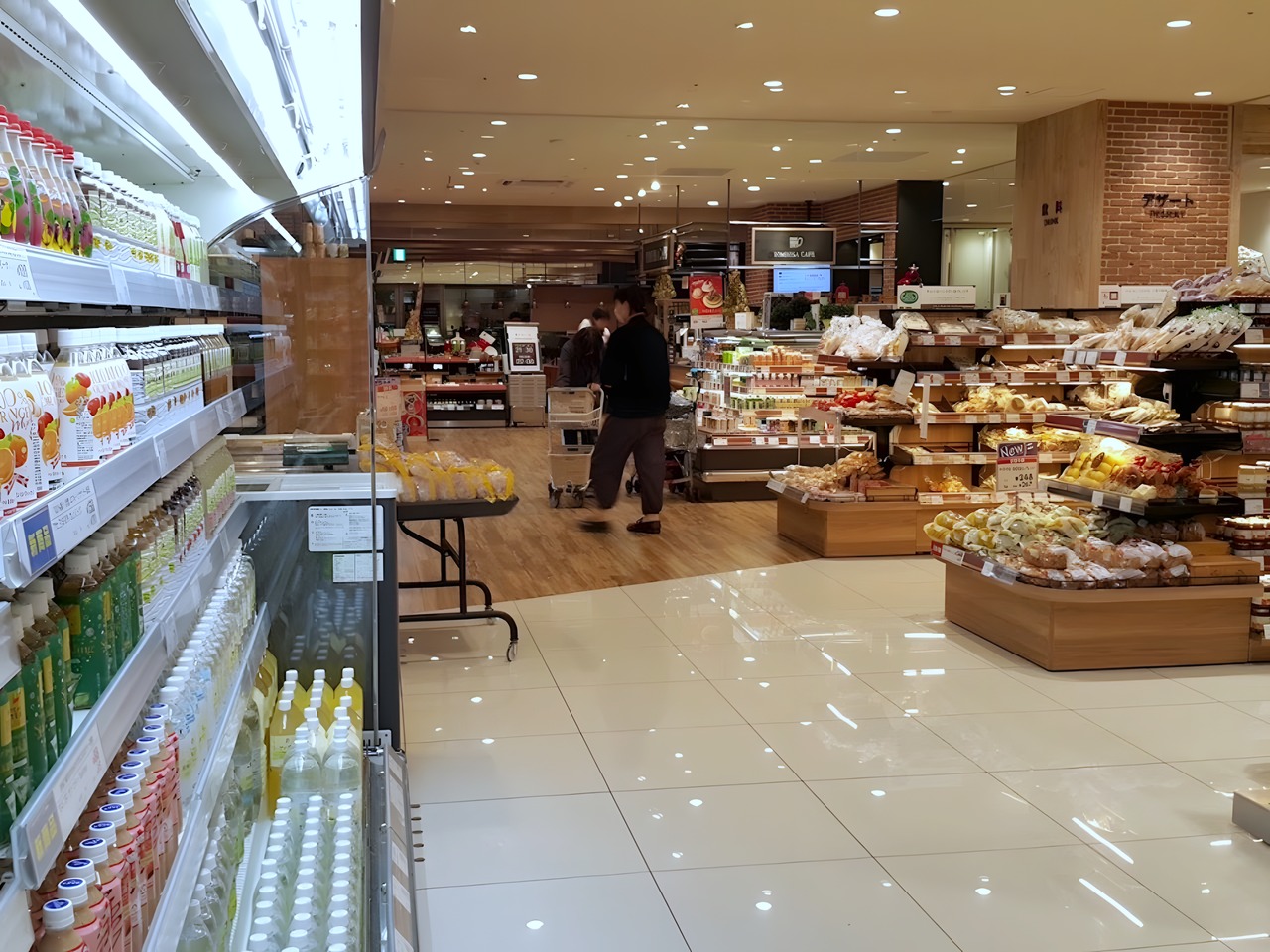 スーパー　ヨークフーズ with ザ・ガーデン自由が丘 新宿富久店（スーパー）まで100m