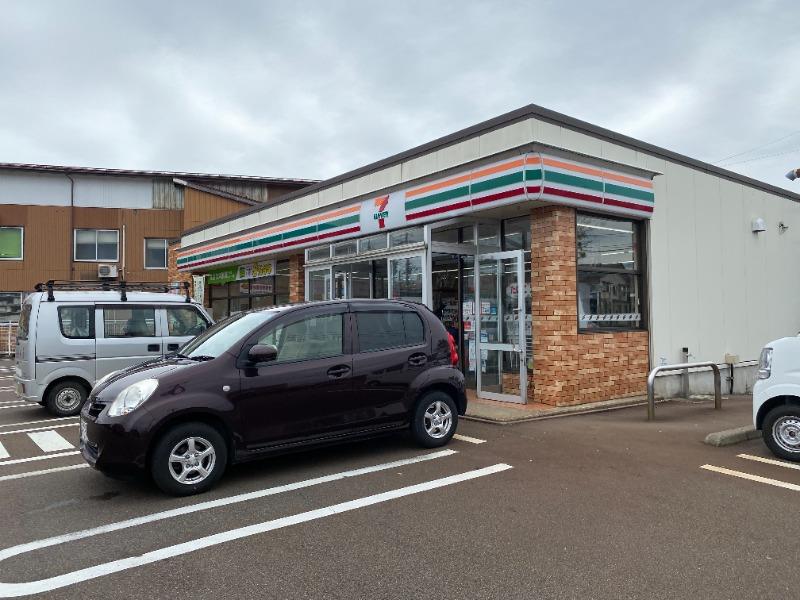 コンビニ　セブン-イレブン 上越東城店（コンビニ）まで525m