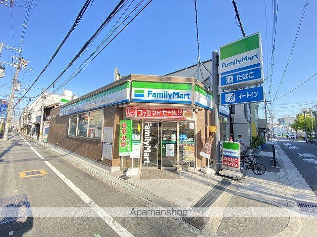 コンビニ　ファミリーマート（コンビニ）まで140m