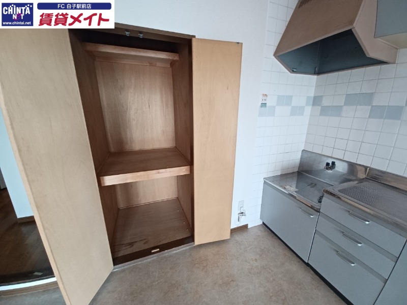 収納　同物件別部屋写真