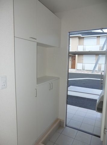 玄関　収納たっぷり　シューズボックス完備