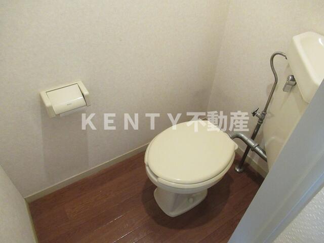 トイレ　落ち着いた色調のトイレです
