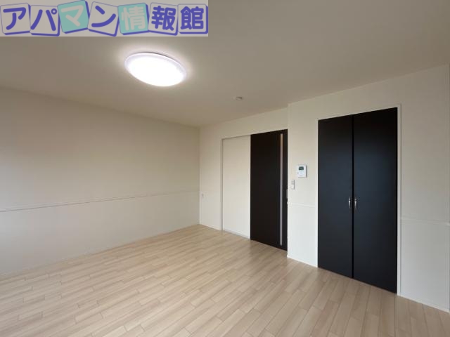 新潟市中央区鳥屋野新築アパートの居間写真