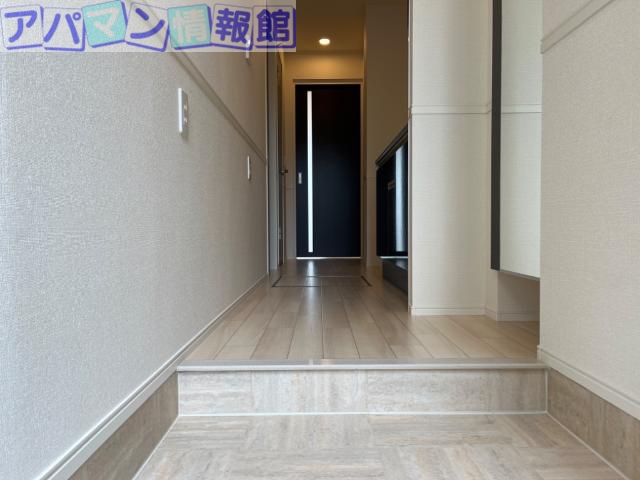 新潟市中央区鳥屋野新築アパートの玄関写真