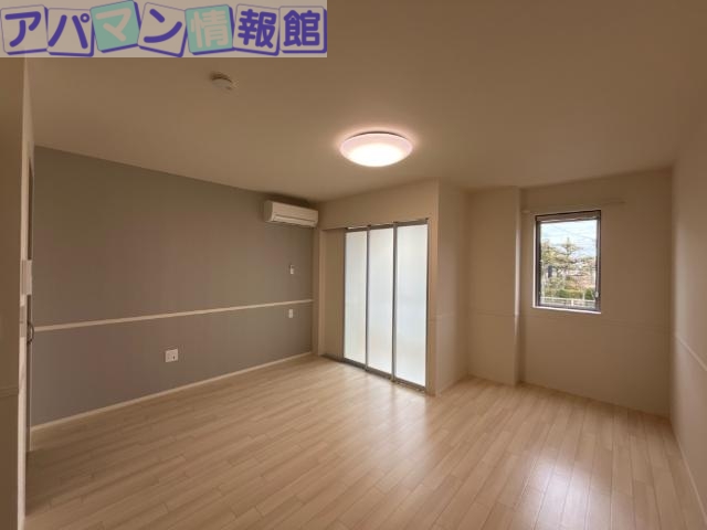 新潟市中央区鳥屋野新築アパートの居間写真