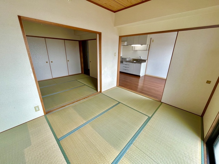 ルミエ-ル花園の居間写真
