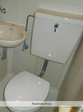 ＪＲ埼京線 赤羽駅 徒歩8分 3階建 築38年のトイレ写真