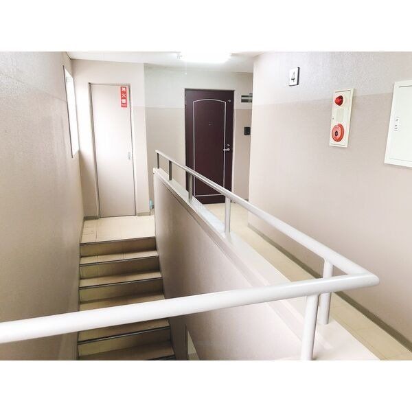 地下鉄南北線 平岸駅 徒歩4分 4階建 築27年の外観写真