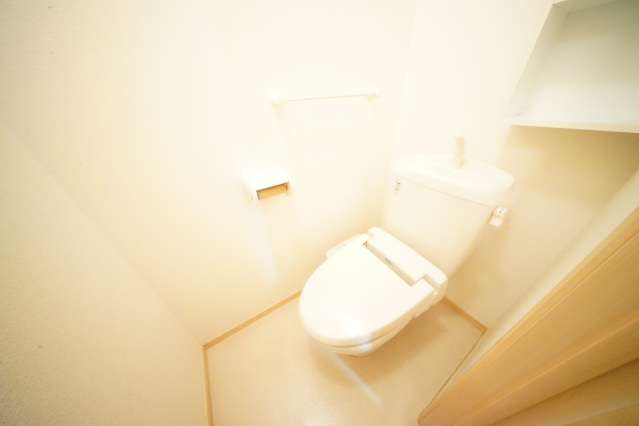 ＪＲ山陽本線 長府駅 徒歩8分 2階建 築17年のトイレ写真