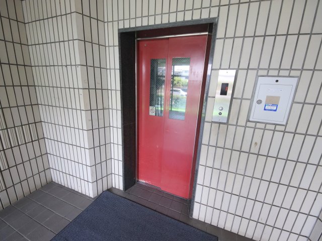 グランドパレス学園前A棟の外観写真