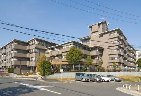 グランドパレス学園前A棟の外観写真