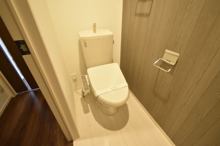 富山地鉄本線 越中荏原駅 徒歩15分 2階建 築7年のトイレ写真