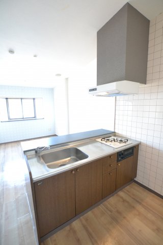 キッチン　同物件、別号室の写真です。